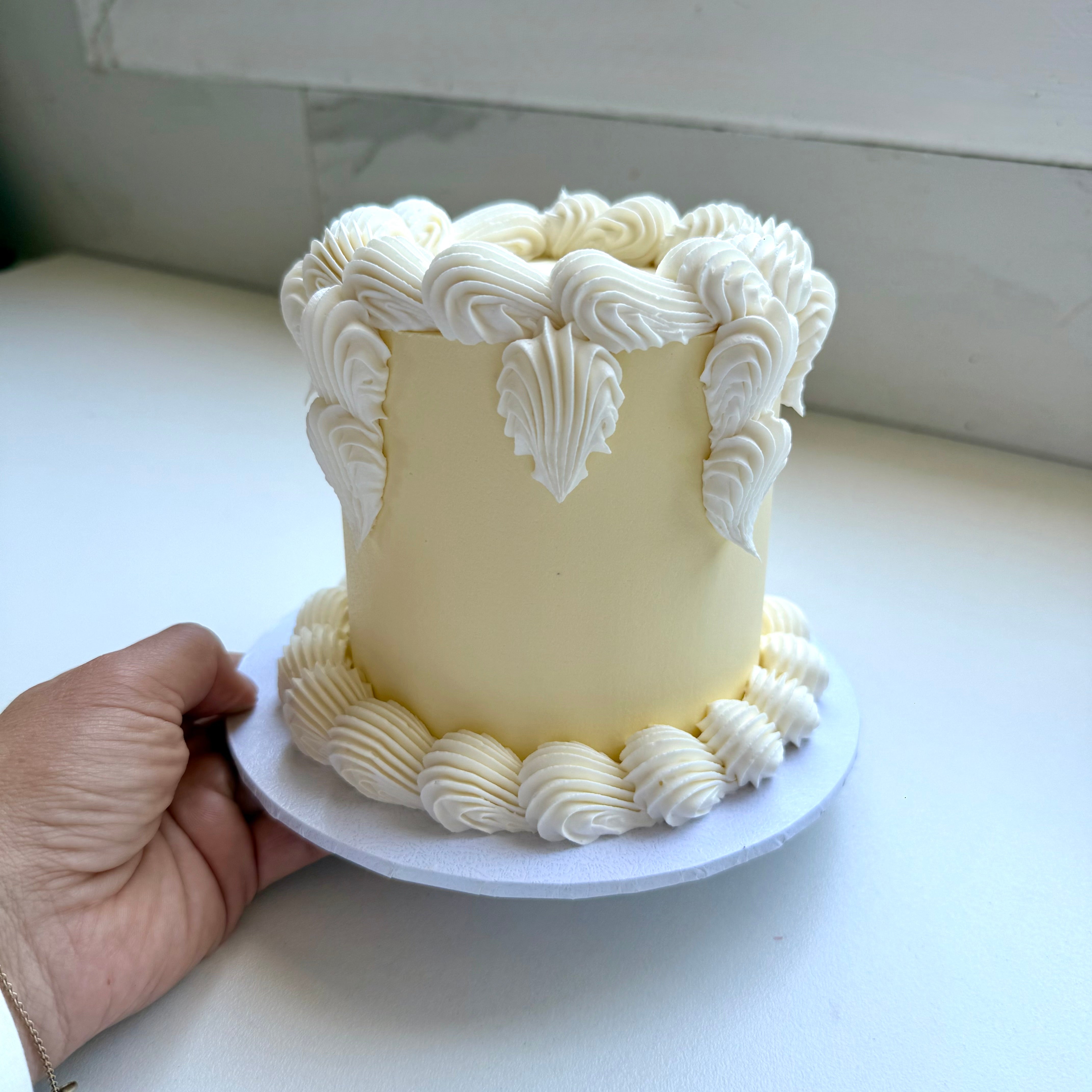 Vintage Celebration Cake (24HR)