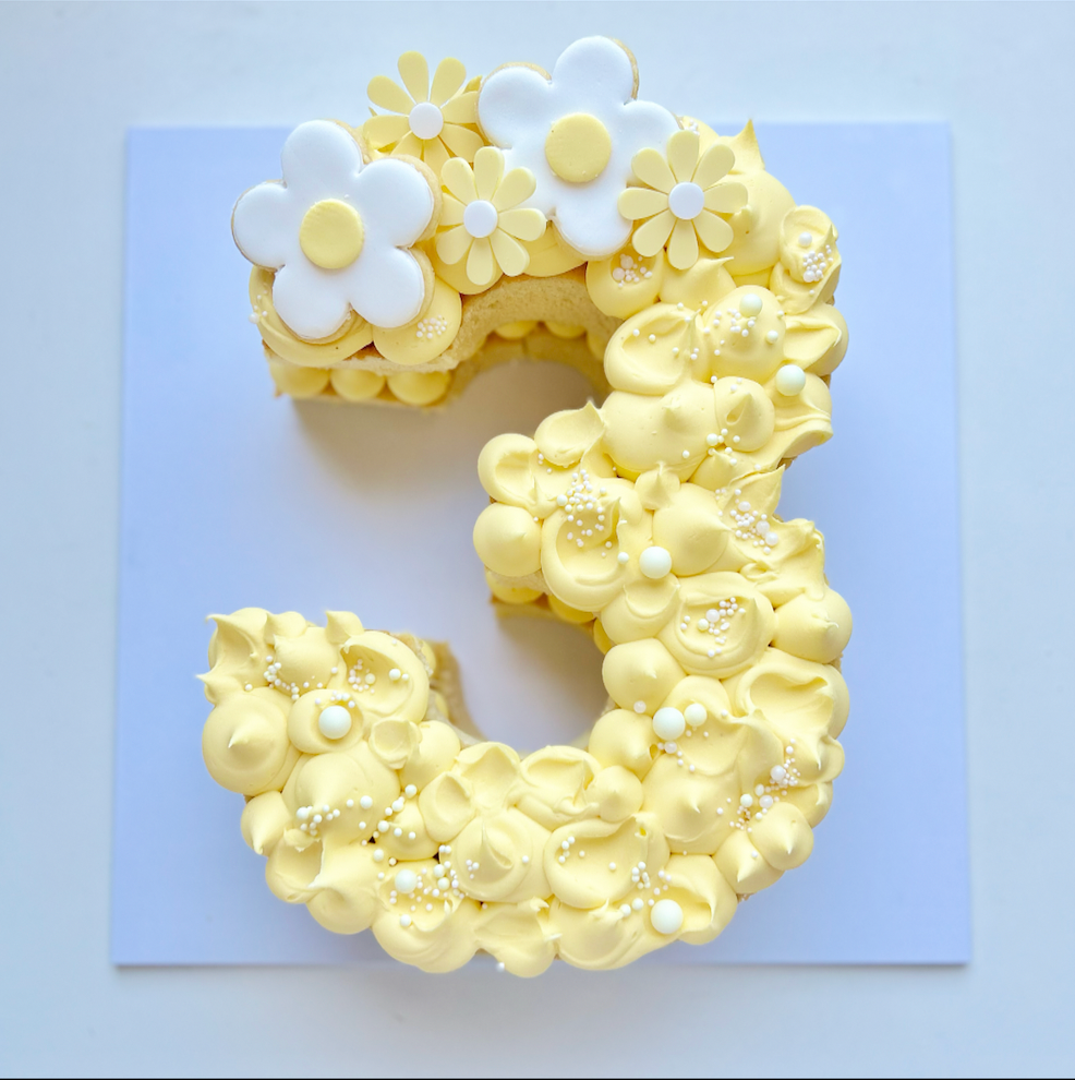 Daisy Number / Letter Cake