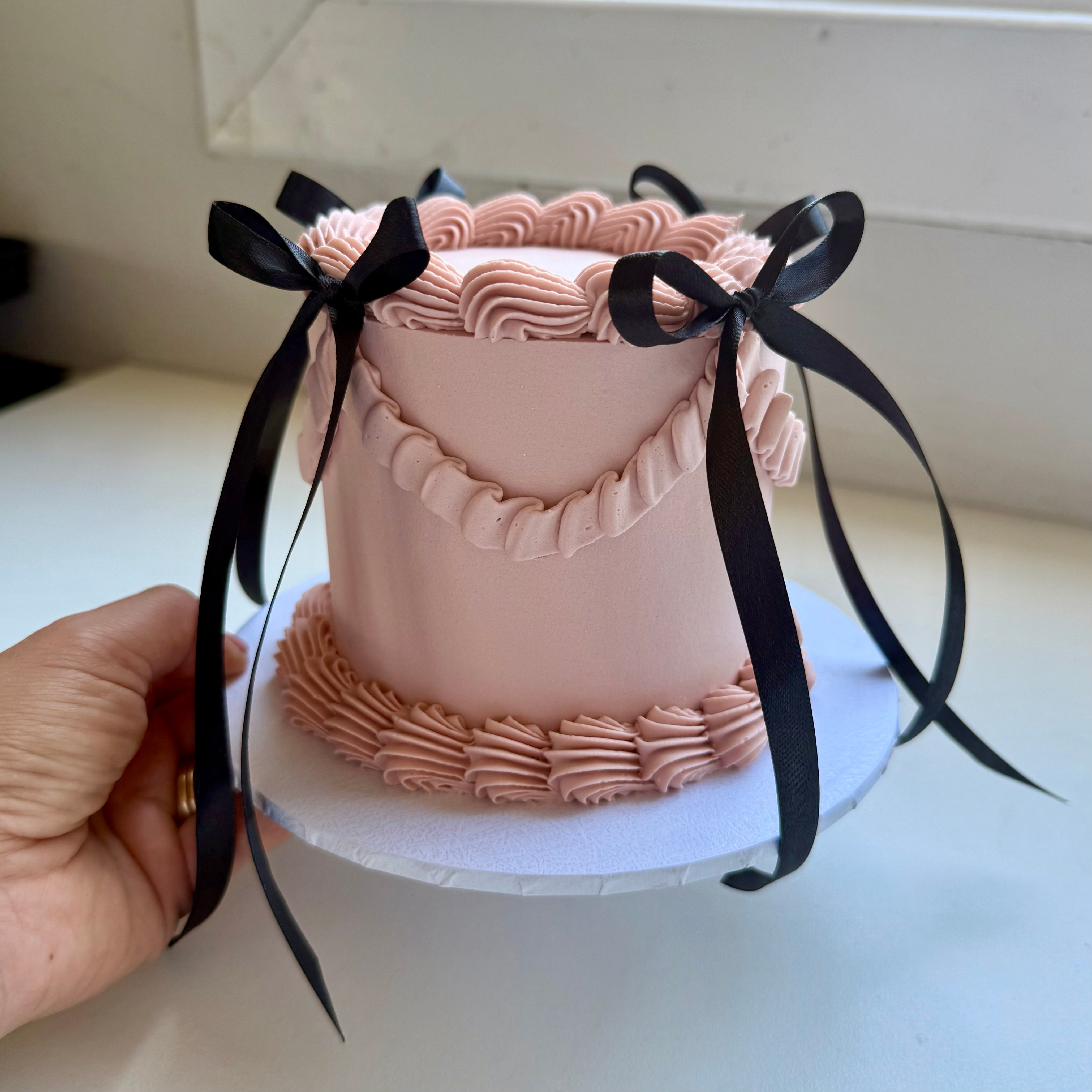 Vintage Celebration Cake (24HR)