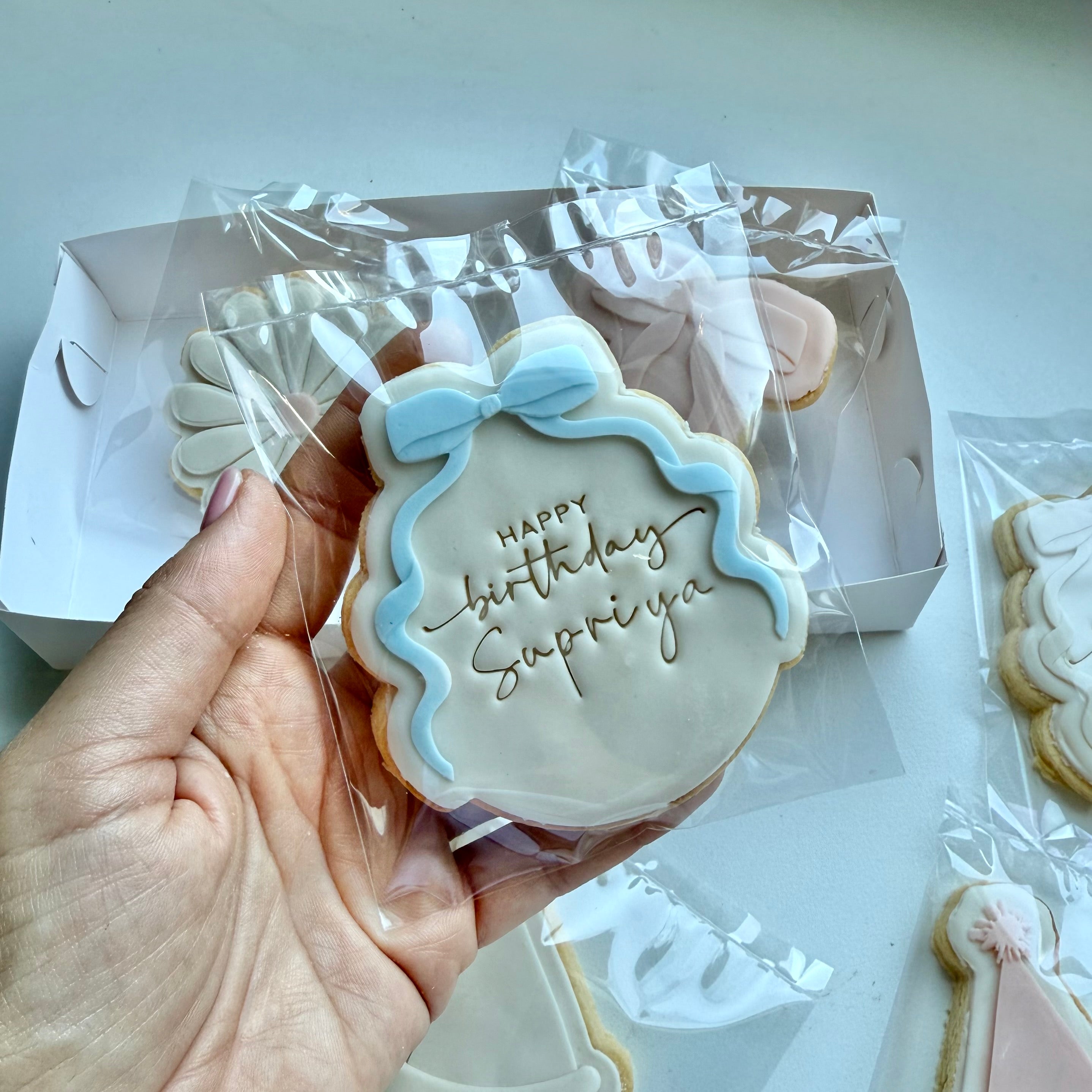 Bow Happy Birthday Name Cookie