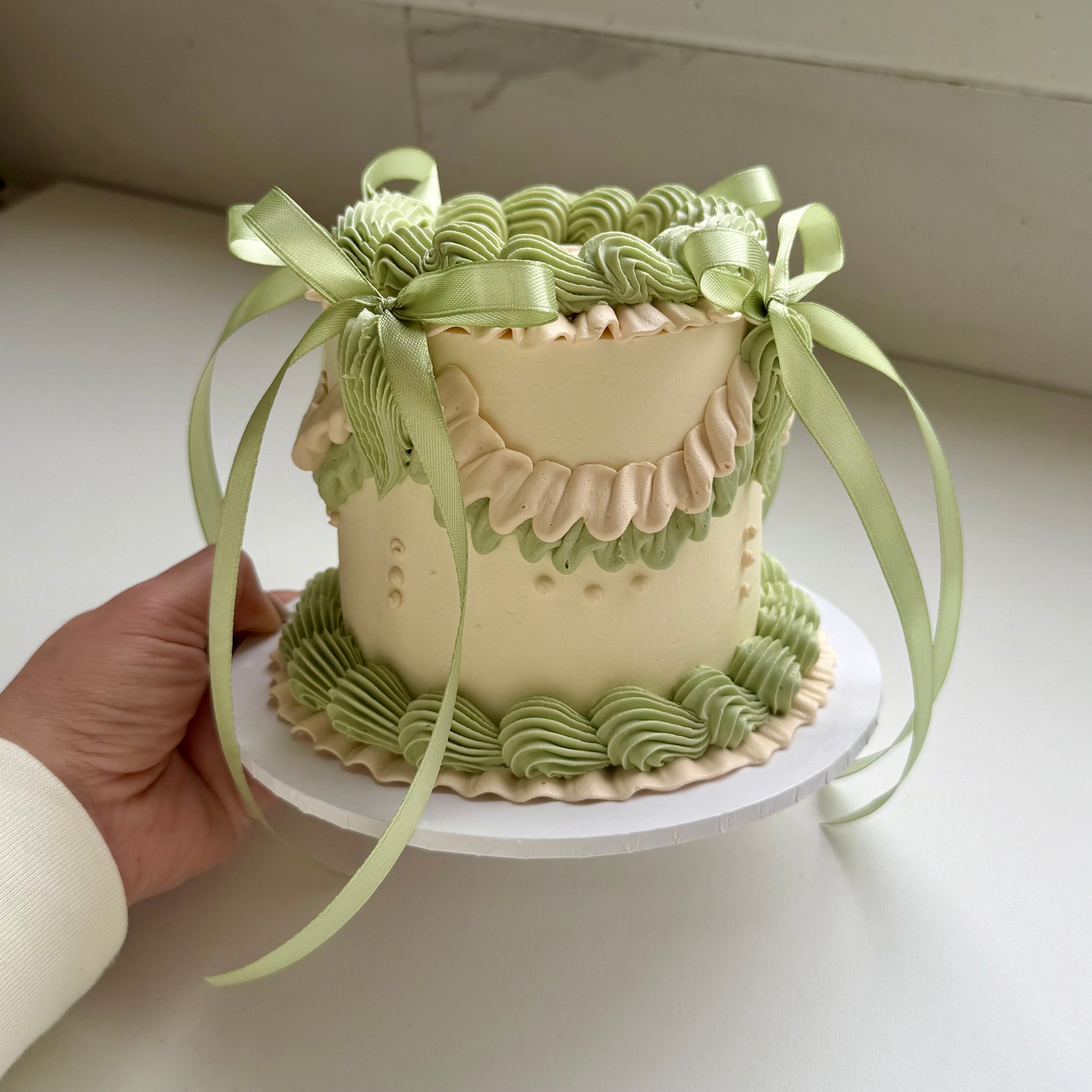 Vintage Celebration Cake (24HR)