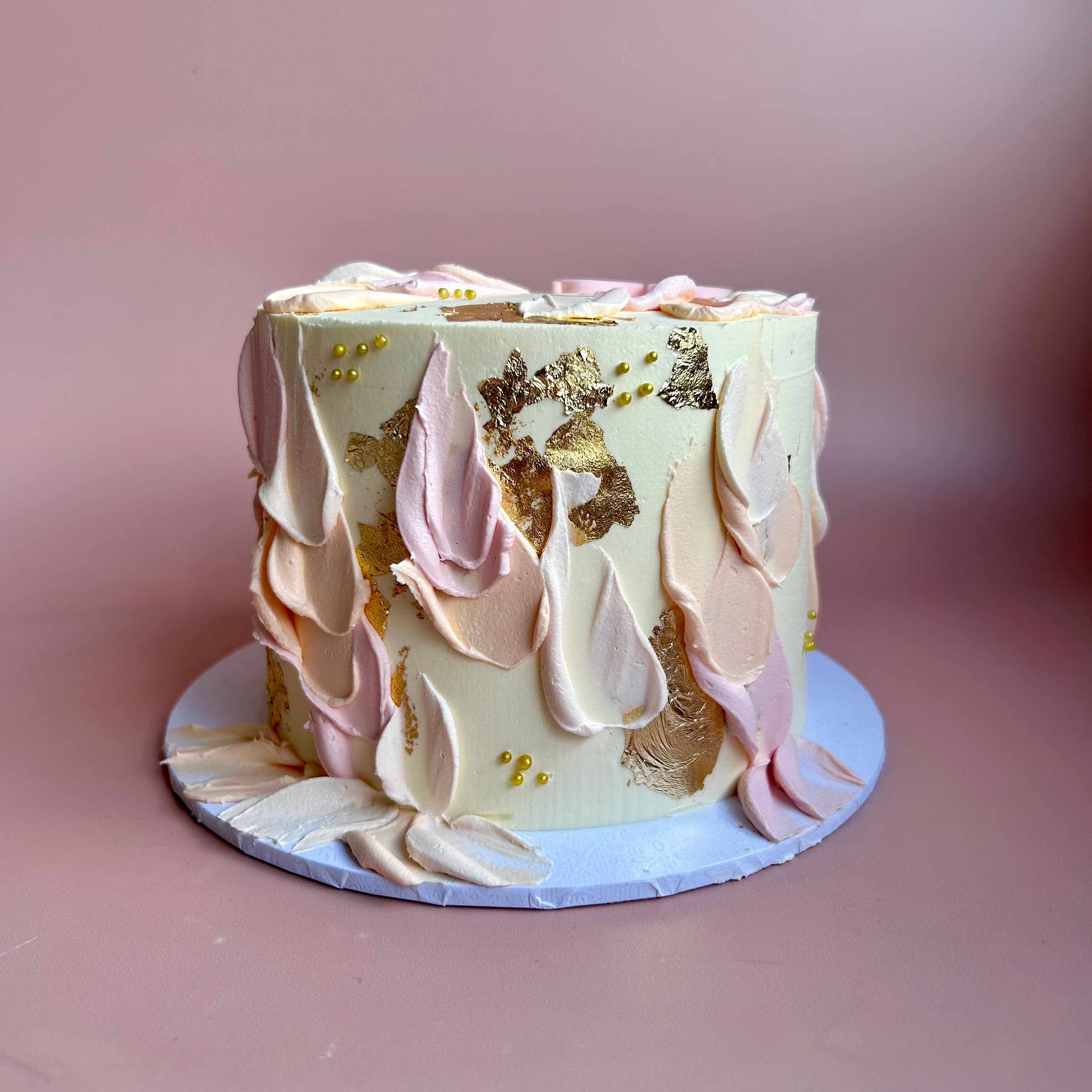 Smear gold cake celebration birthday 